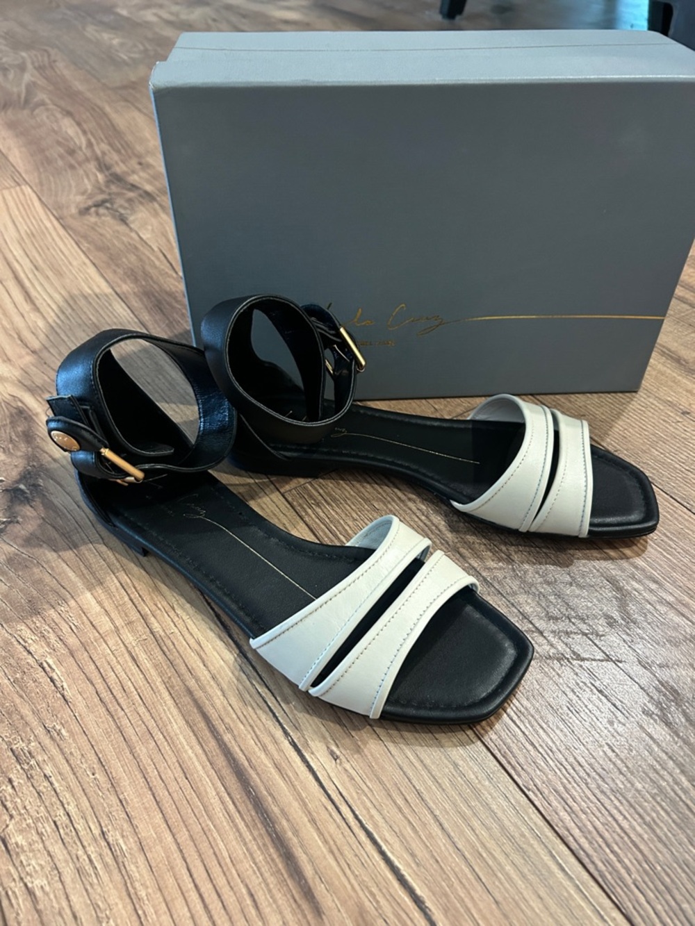 Women's Lola Cruz Black and ivory Ankle-Strap Flat Sandals NWT